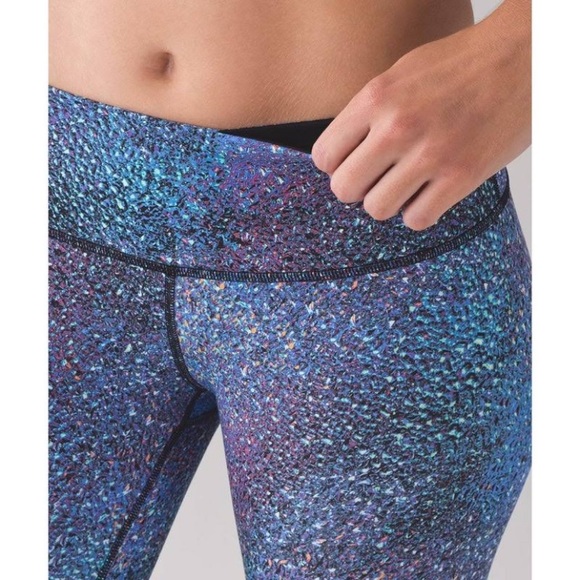 🦄RARE Lululemon Mermaid Wunder Under Strive Multi - Picture 2 of 16